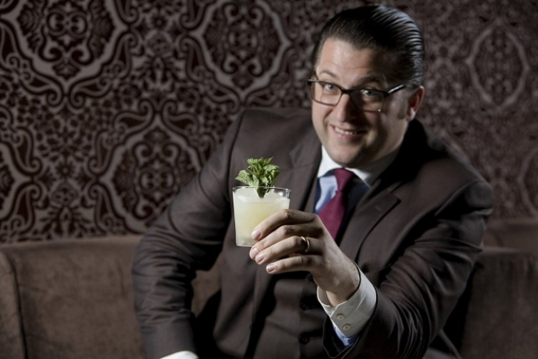 華やかな港町ハンブルクの
「ジンバジルスマッシュ」発祥バー。
＜前編＞
