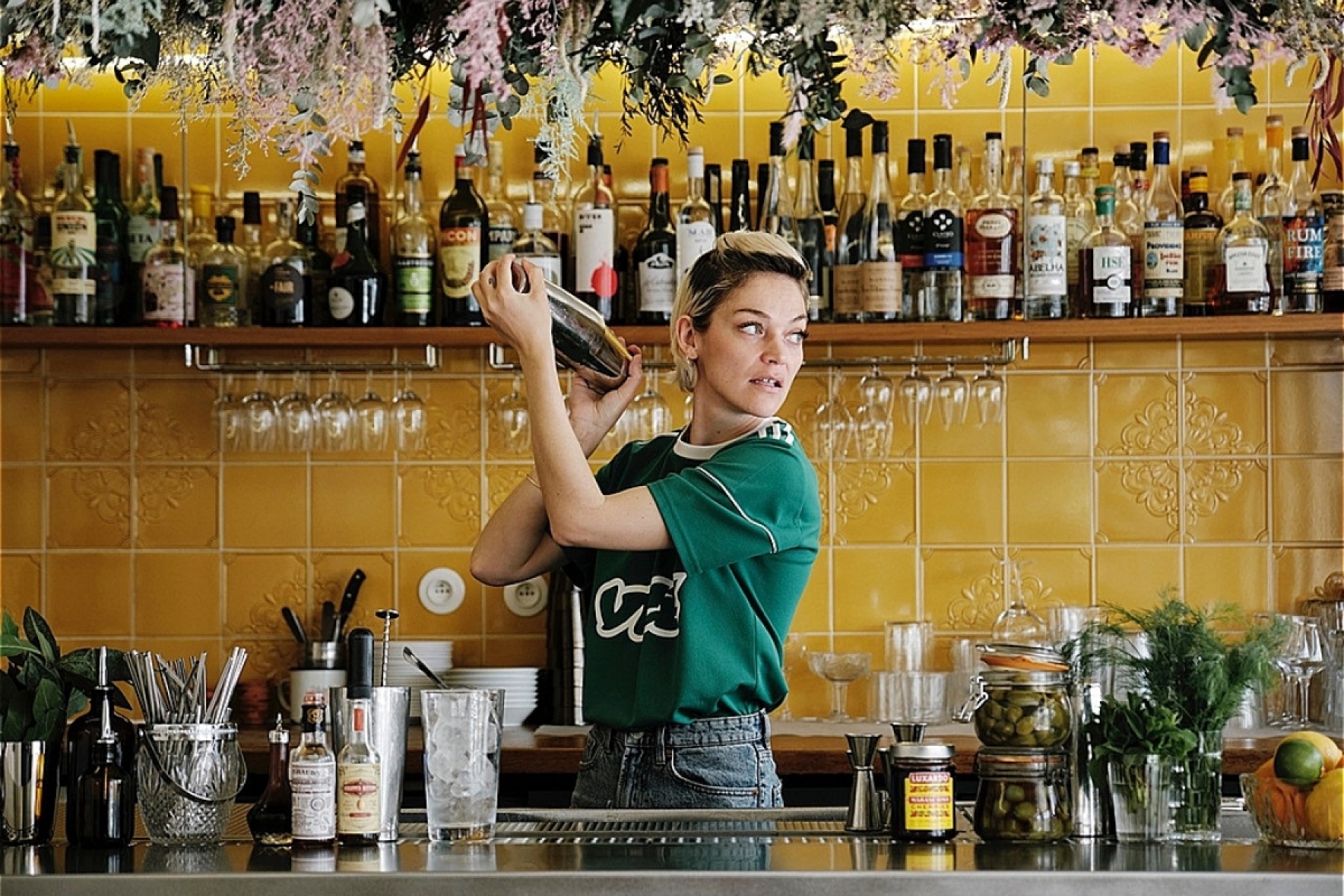 Combat：
パリのバーに自由をもたらした
女性起業家ミクソロジスト！
＜前編＞
