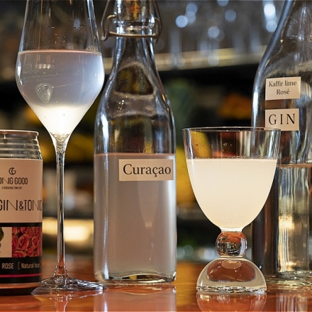 LONGGOODジントニック＆「カフィアライム+ローズ」ホワイトレディ